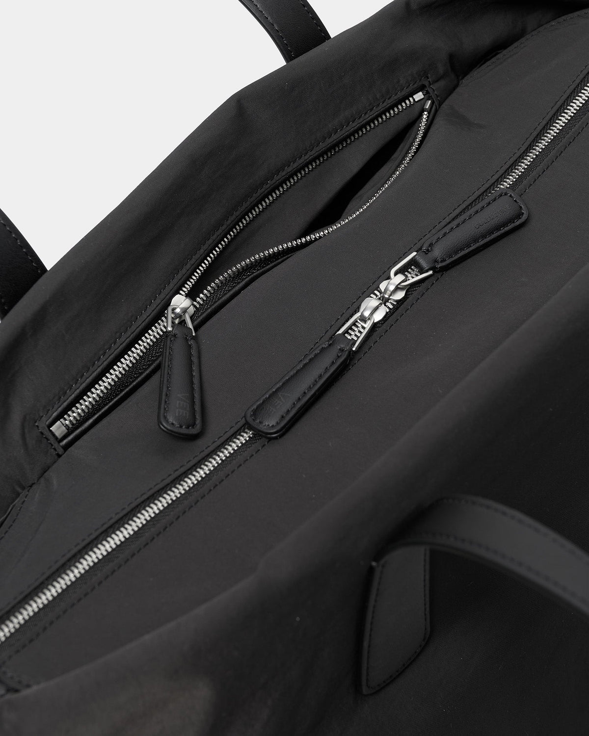 Essence City Tote Black Trench
