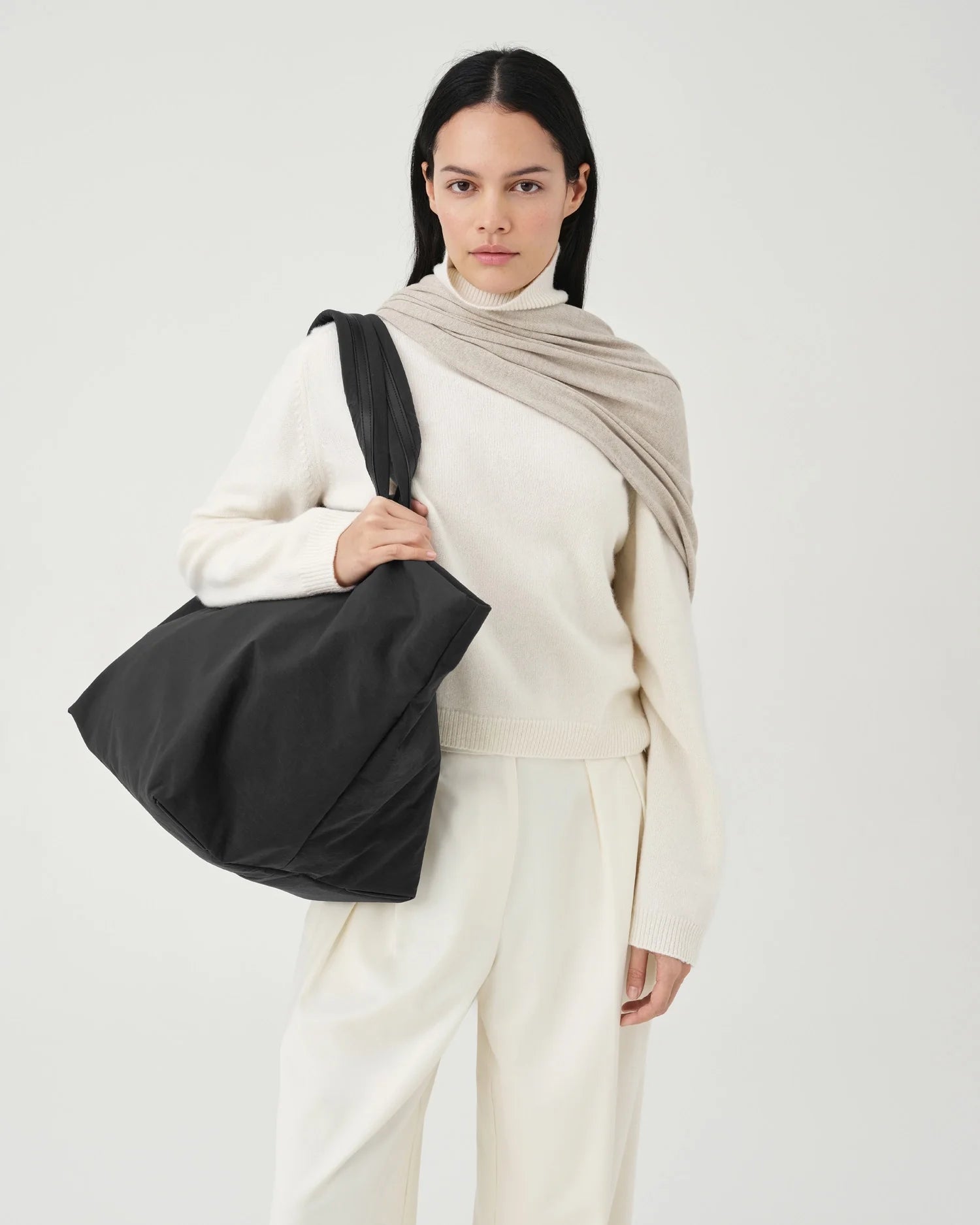 Essence Weekender Black Trench