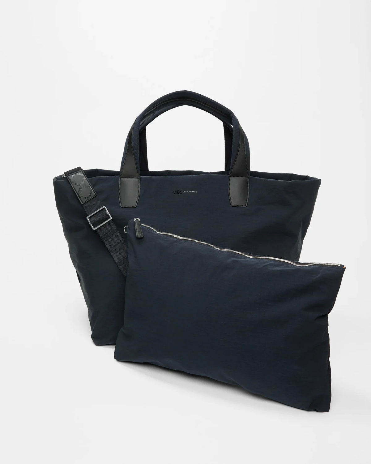 Essence Weekender Midnight Trench