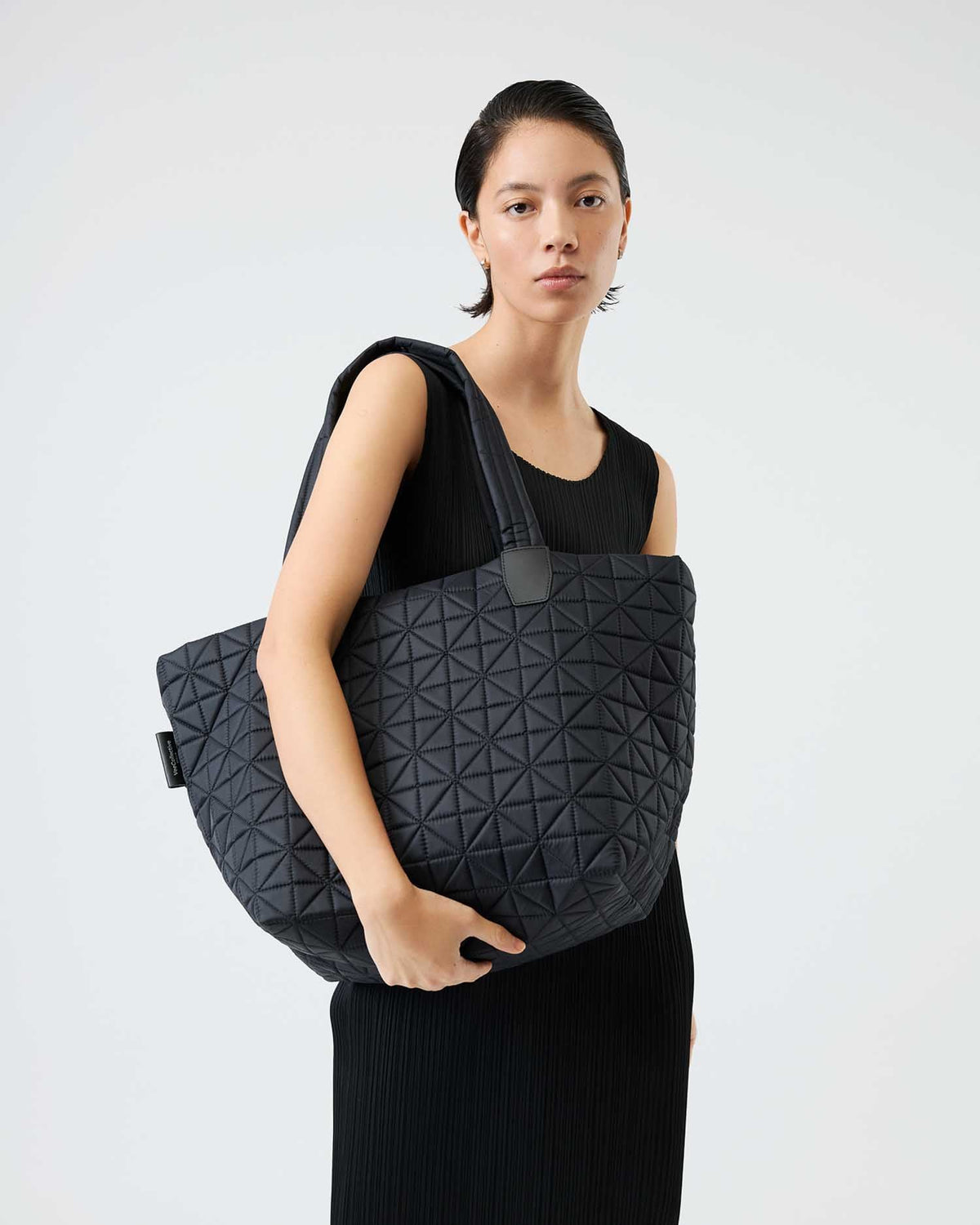Vee Tote Medium Black