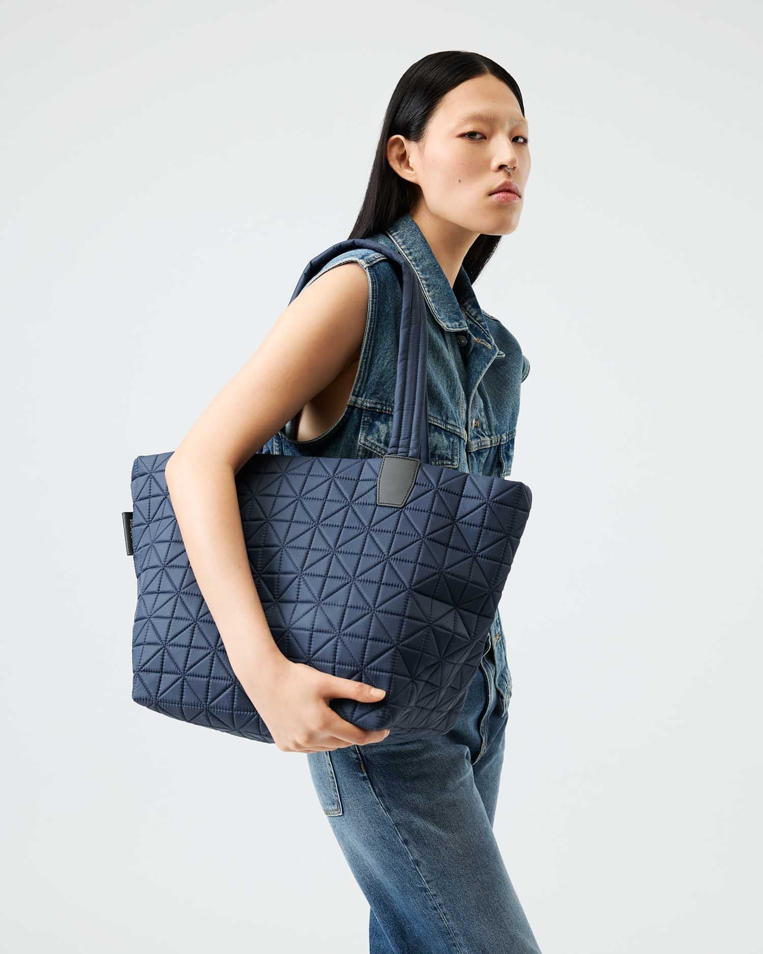 Vee Tote Medium Midnight Blue