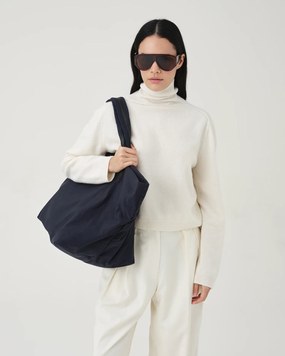 Essence Weekender Midnight Trench