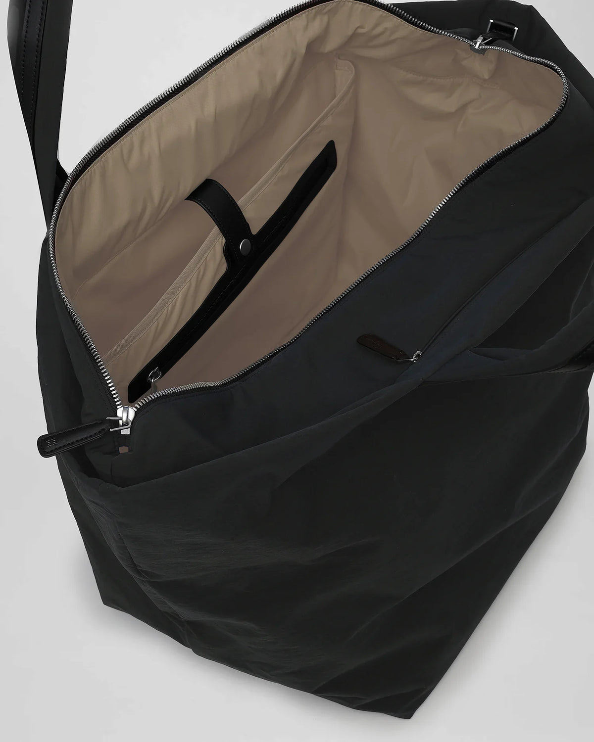 Essence Weekender Black Trench
