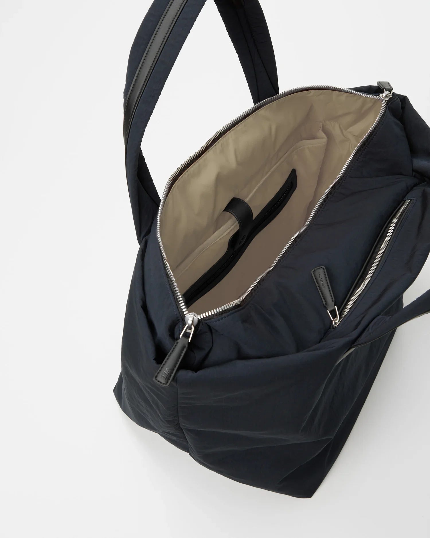 Essence Tote Medium Midnight Trench